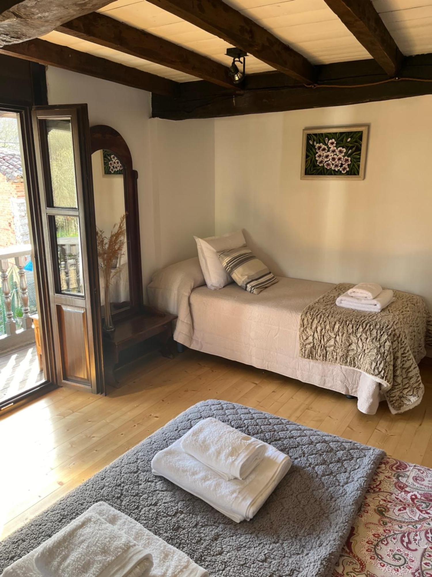 La Casina Del Corral Villa Onís Exteriör bild